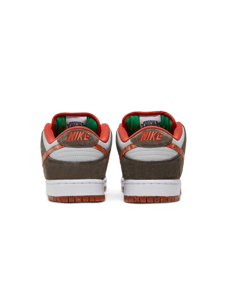 Картинка Кроссовки Crushed DC Skate Shop x Nike SB Dunk Low Brown White
